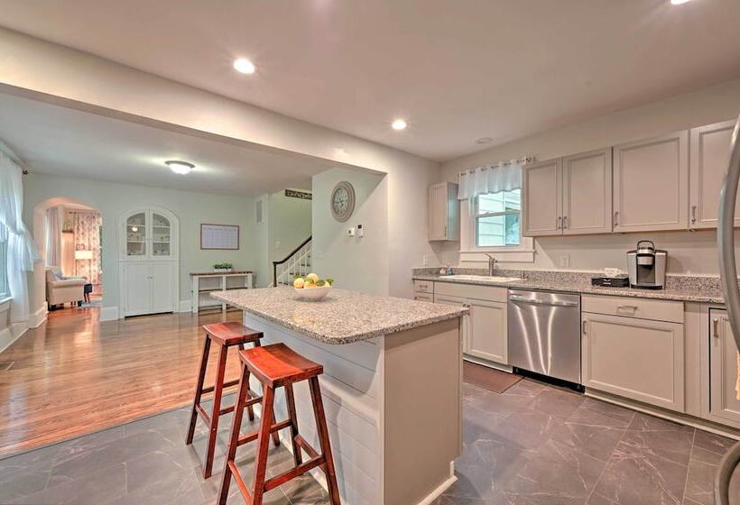 Gorgeous North Carolina Retreat W/ Fire Pit!