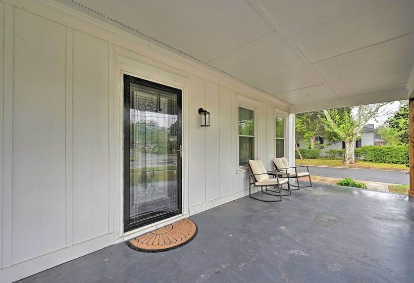 Gorgeous North Carolina Retreat W/ Fire Pit!