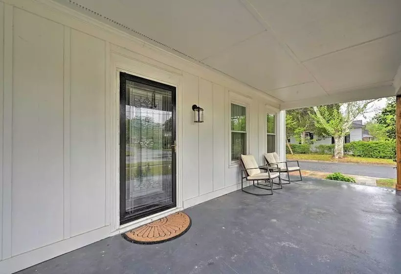 Gorgeous North Carolina Retreat W/ Fire Pit!