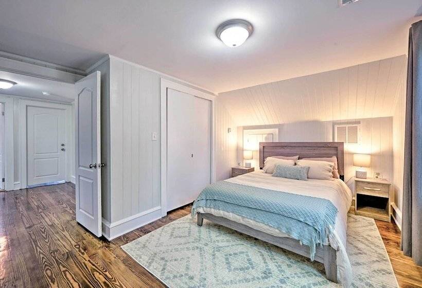 Gorgeous North Carolina Retreat W/ Fire Pit!