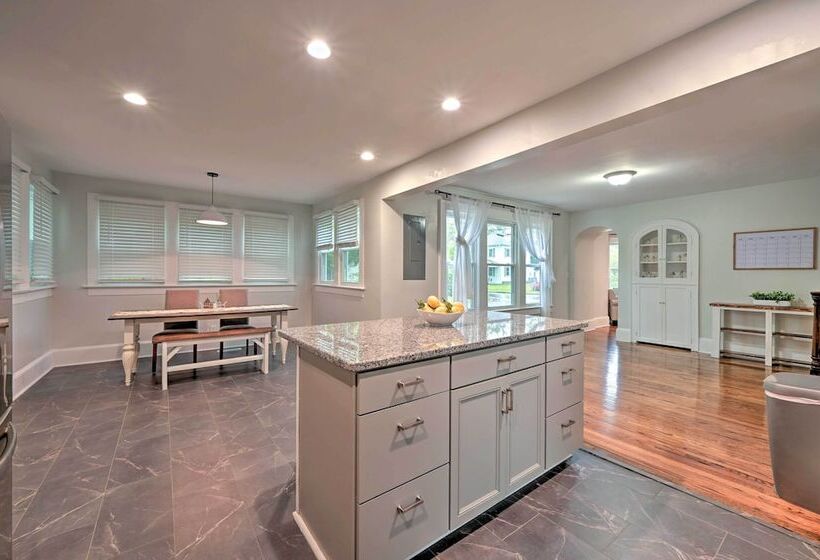 Gorgeous North Carolina Retreat W/ Fire Pit!