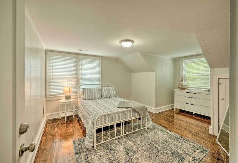 Gorgeous North Carolina Retreat W/ Fire Pit!