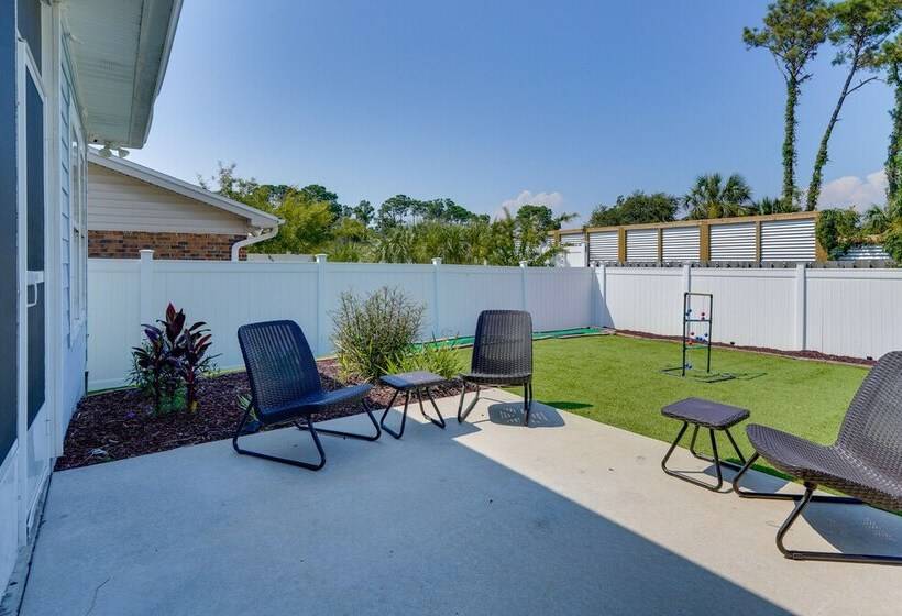 Group Friendly Pcb Retreat W/ Yard, Walk To Beach!