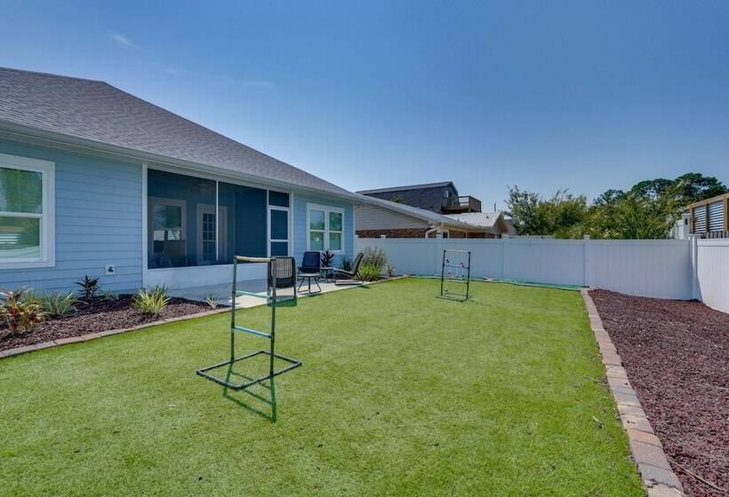 Group Friendly Pcb Retreat W/ Yard, Walk To Beach!