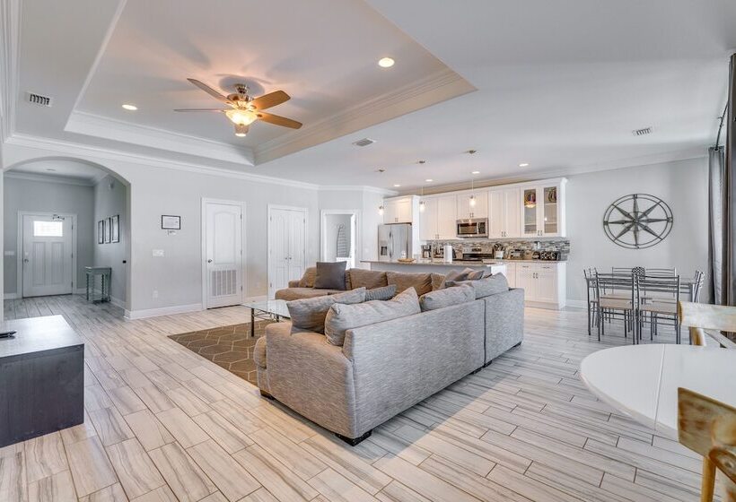 Group Friendly Pcb Retreat W/ Yard, Walk To Beach!