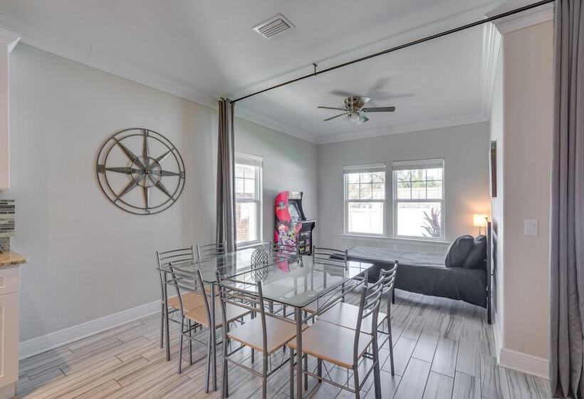 Group Friendly Pcb Retreat W/ Yard, Walk To Beach!