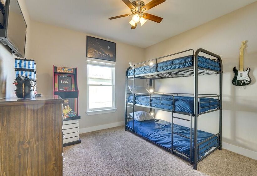 Pcb Home W/ Private Yard < 1/2 Mi To Beach Access!