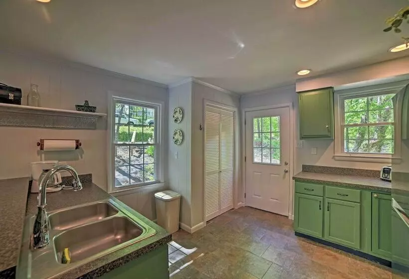 Harrison Lakefront Cottage W/ Private Dock!