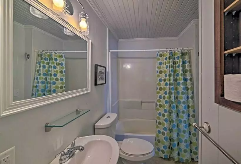 Harrison Lakefront Cottage W/ Private Dock!