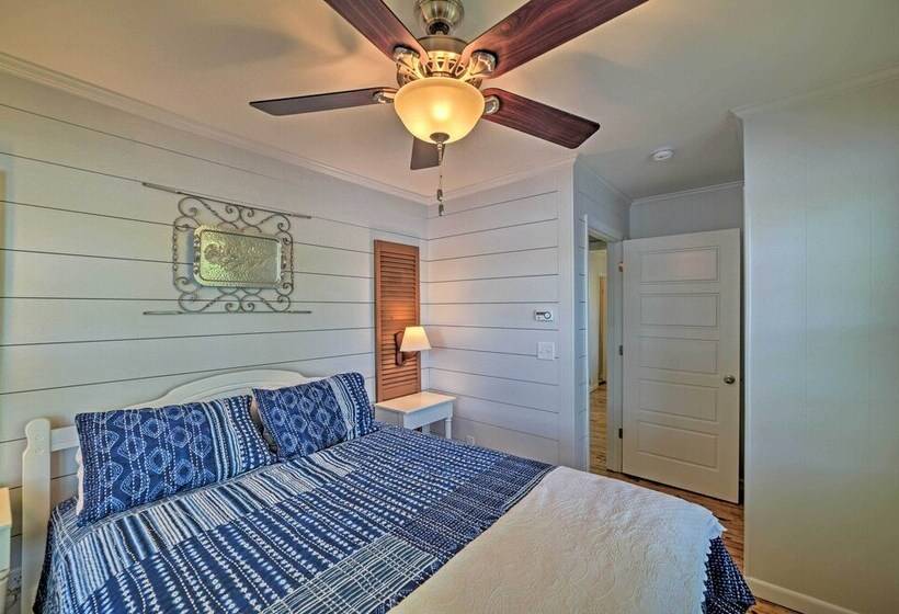 Harrison Lakefront Cottage W/ Private Dock!