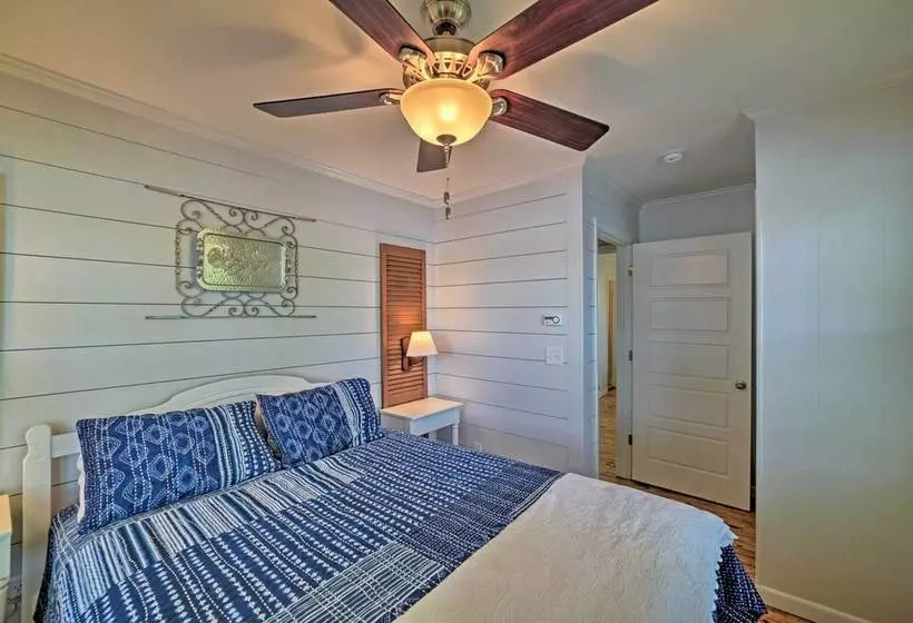 Harrison Lakefront Cottage W/ Private Dock!