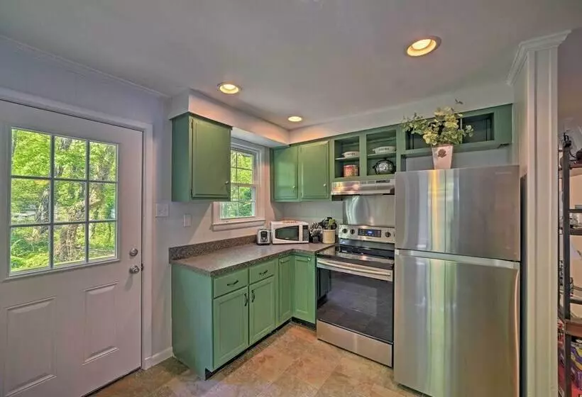 Harrison Lakefront Cottage W/ Private Dock!