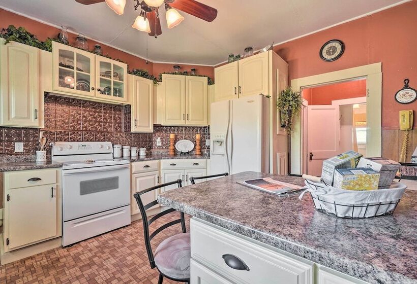 Historic Sparta Home Near Waterfalls & Hikes!