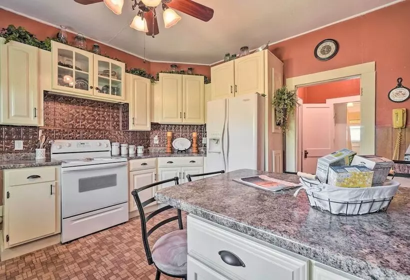 Historic Sparta Home Near Waterfalls & Hikes!