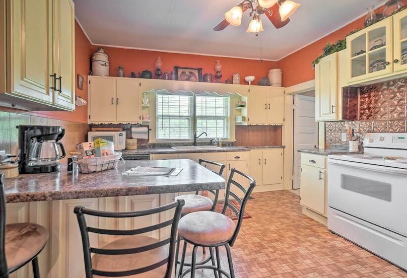 Historic Sparta Home Near Waterfalls & Hikes!