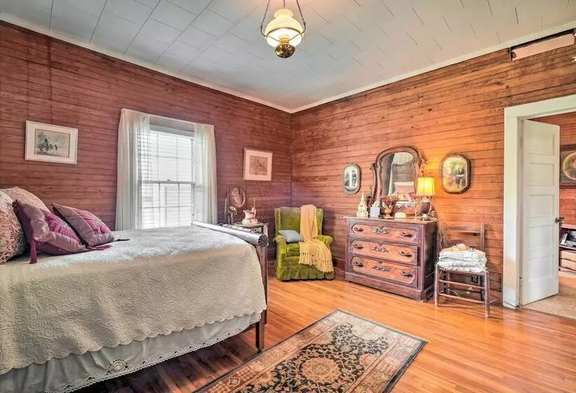 Historic Sparta Home Near Waterfalls & Hikes!