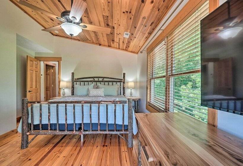 Idyllic  Lakeview Lodge  W/ Private Hot Tub!