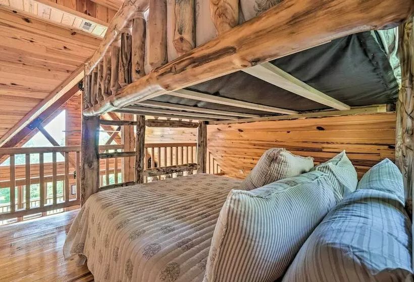 Idyllic  Lakeview Lodge  W/ Private Hot Tub!