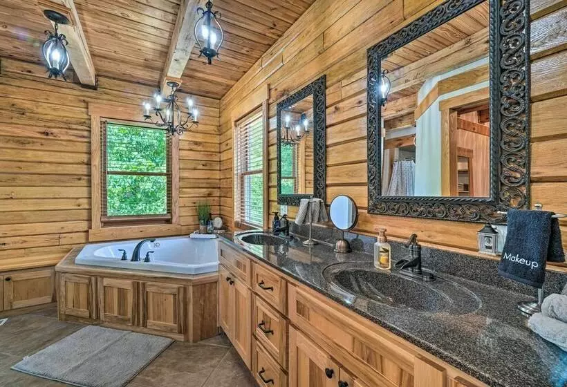 Idyllic  Lakeview Lodge  W/ Private Hot Tub!