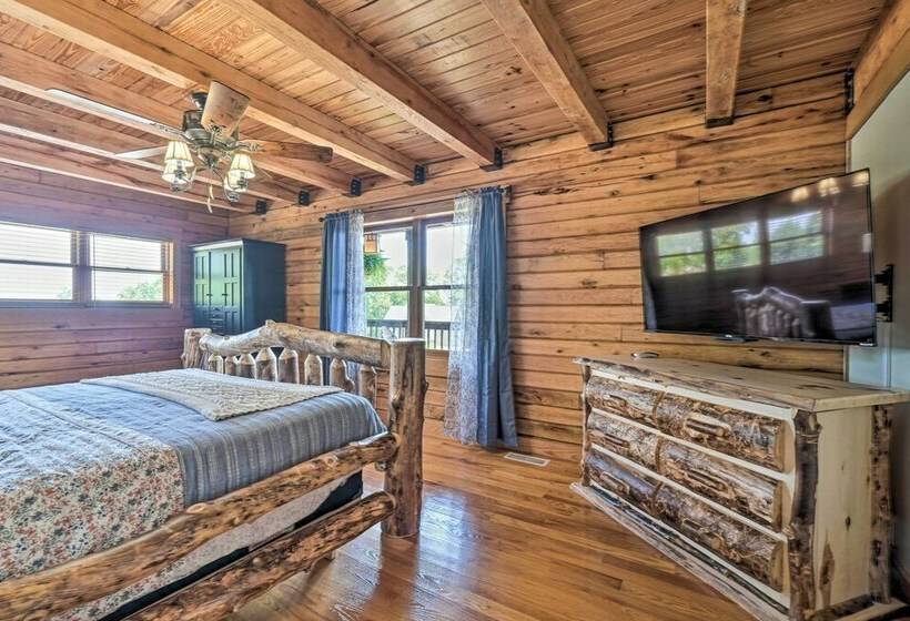 Idyllic  Lakeview Lodge  W/ Private Hot Tub!