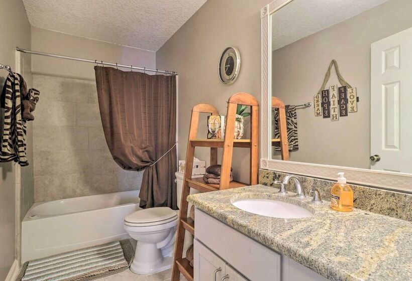 Jacksonville Home, Near Beach & Mayo Clinic!