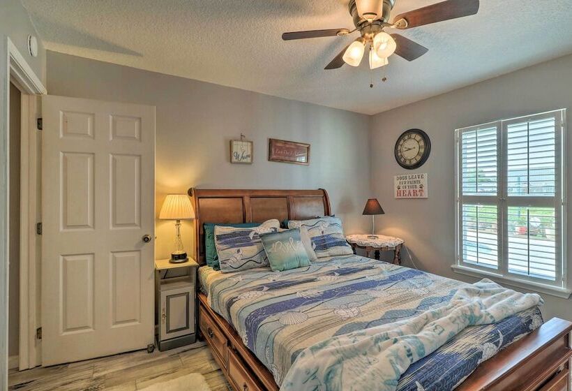 Jacksonville Home, Near Beach & Mayo Clinic!