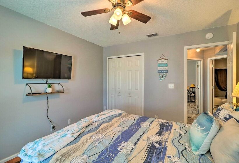 Jacksonville Home, Near Beach & Mayo Clinic!