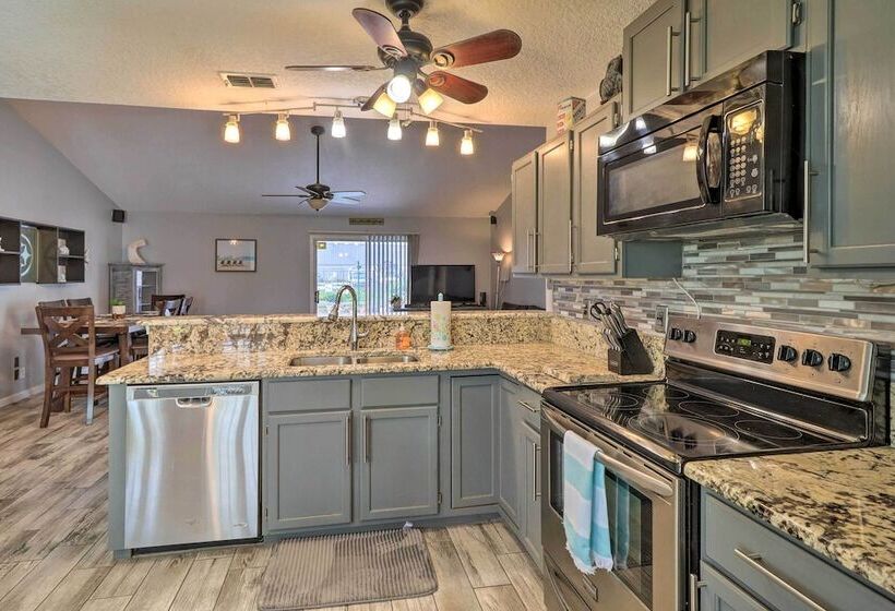 Jacksonville Home, Near Beach & Mayo Clinic!