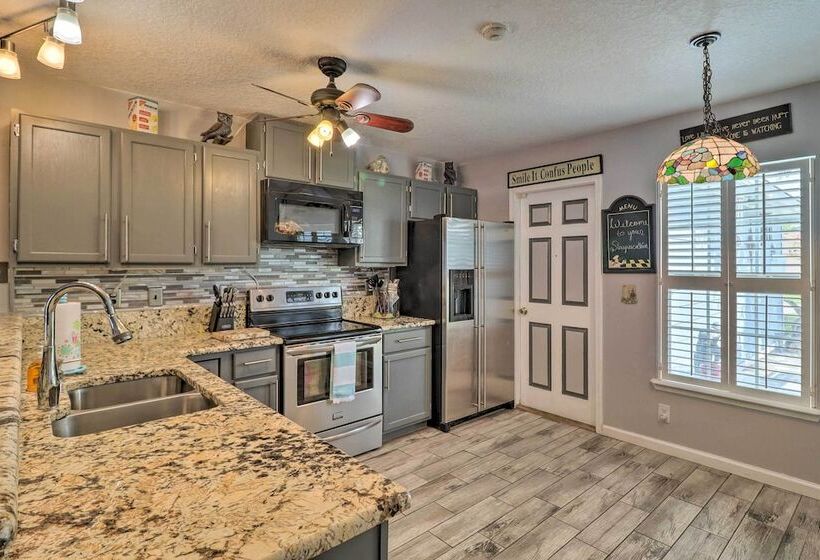 Jacksonville Home, Near Beach & Mayo Clinic!