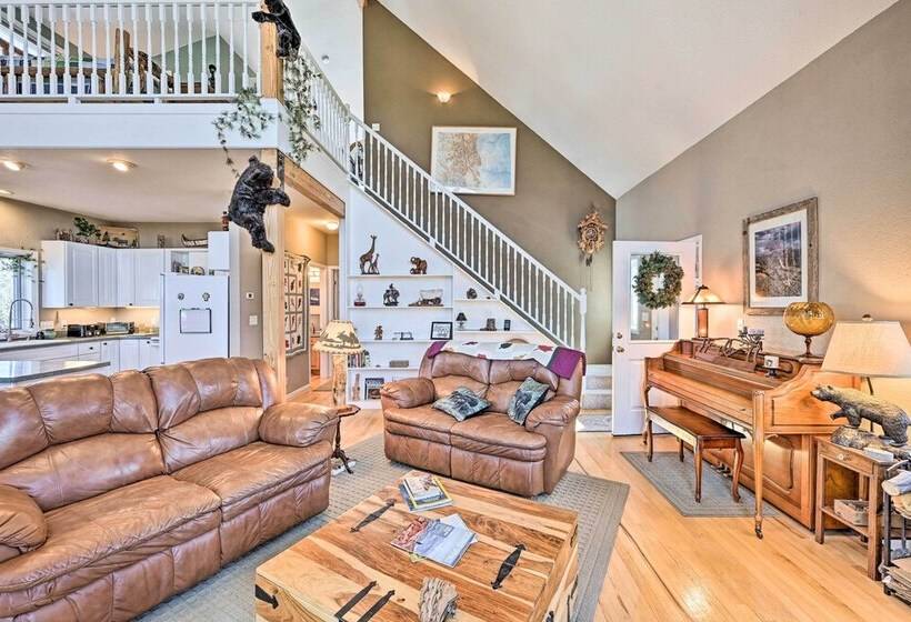 Jefferson Cabin W/ Hot Tub: Ski, Hike, Bike!