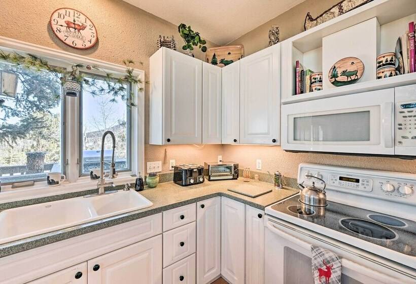 Jefferson Cabin W/ Hot Tub: Ski, Hike, Bike!