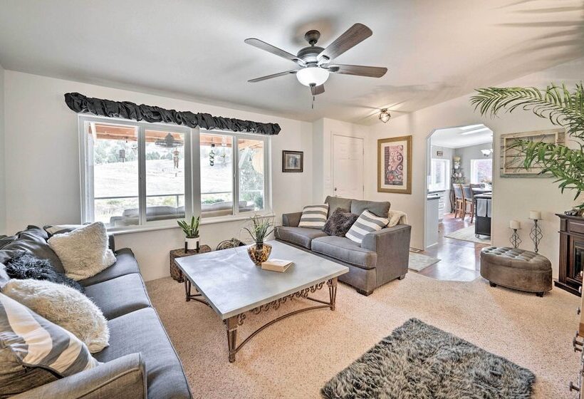 John Day Lakehouse W/ A Great Outdoor Space!