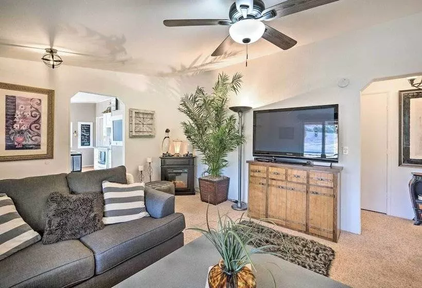 John Day Lakehouse W/ A Great Outdoor Space!