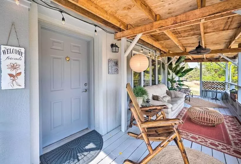 John Day Lakehouse W/ A Great Outdoor Space!