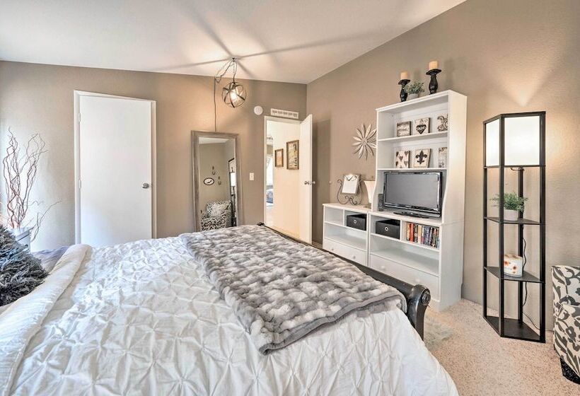 John Day Lakehouse W/ A Great Outdoor Space!