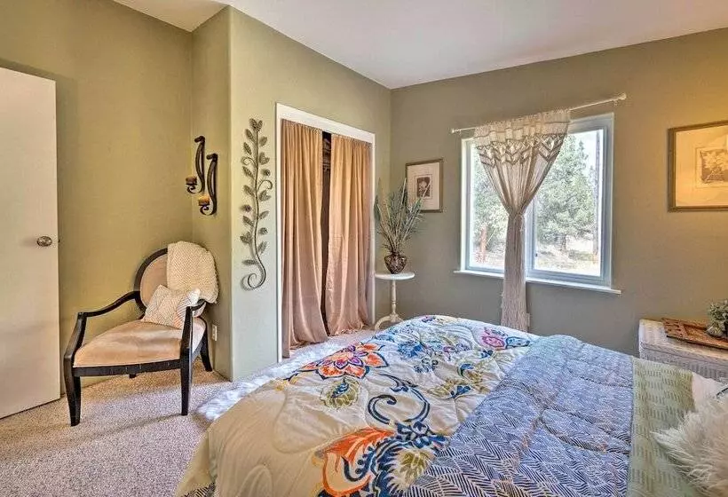 John Day Lakehouse W/ A Great Outdoor Space!