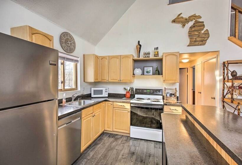 Lakes Of The North Home On Snowmobile & Atv Trail!