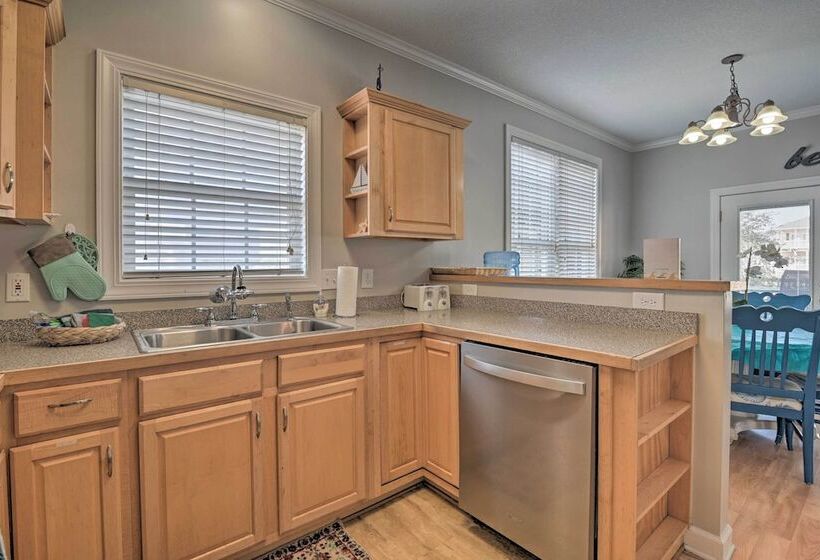 Large Home W/ Hot Tub & Pool: 500 Ft To The Beach
