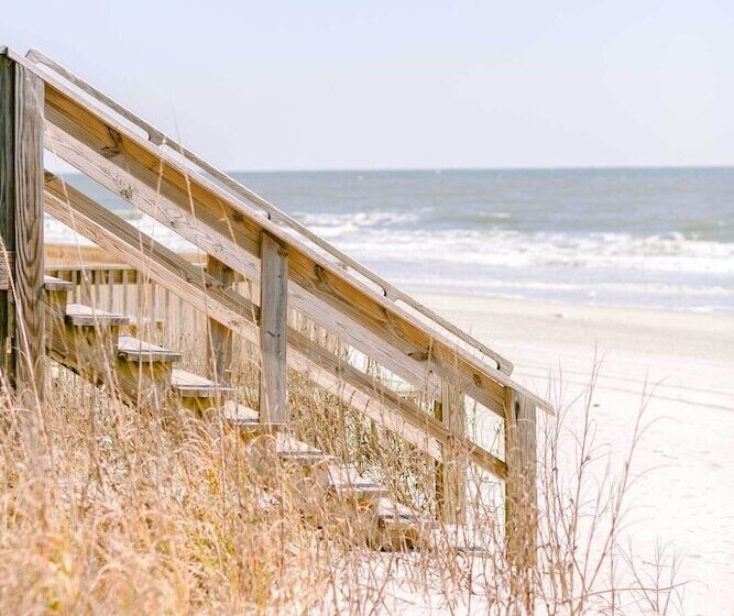 Large Home W/ Hot Tub & Pool: 500 Ft To The Beach