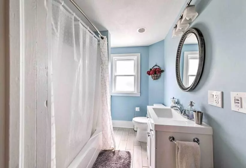 Lucky Dawg  Pet Friendly Abode Near St Louis!