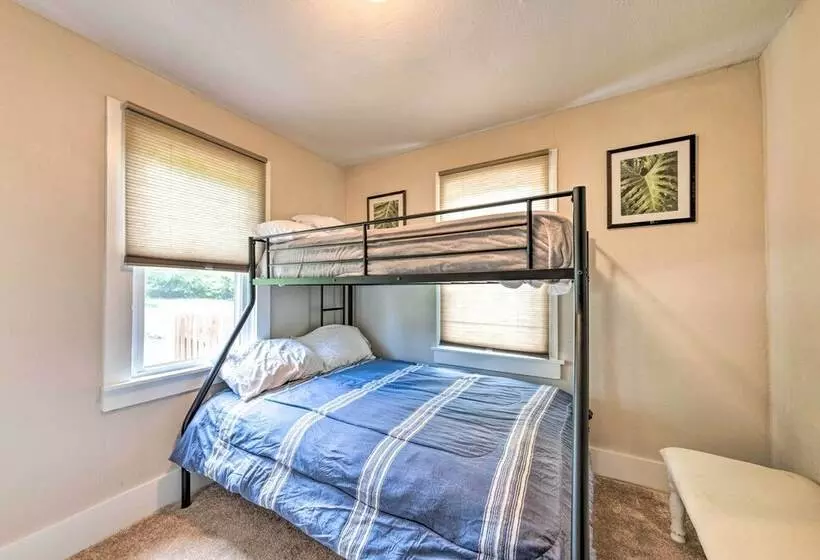Lucky Dawg  Pet Friendly Abode Near St Louis!