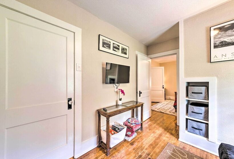 Lucky Dawg  Pet Friendly Abode Near St Louis!