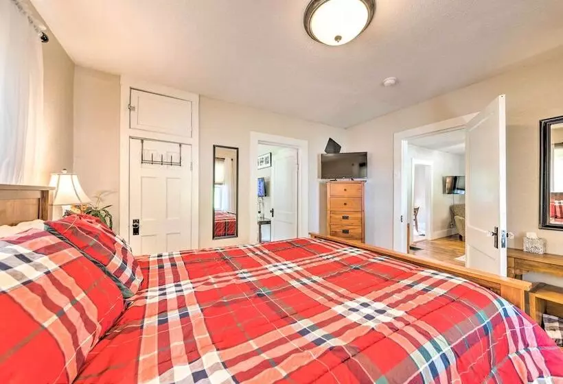 Lucky Dawg  Pet Friendly Abode Near St Louis!