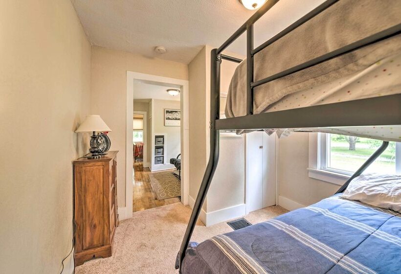 Lucky Dawg  Pet Friendly Abode Near St Louis!