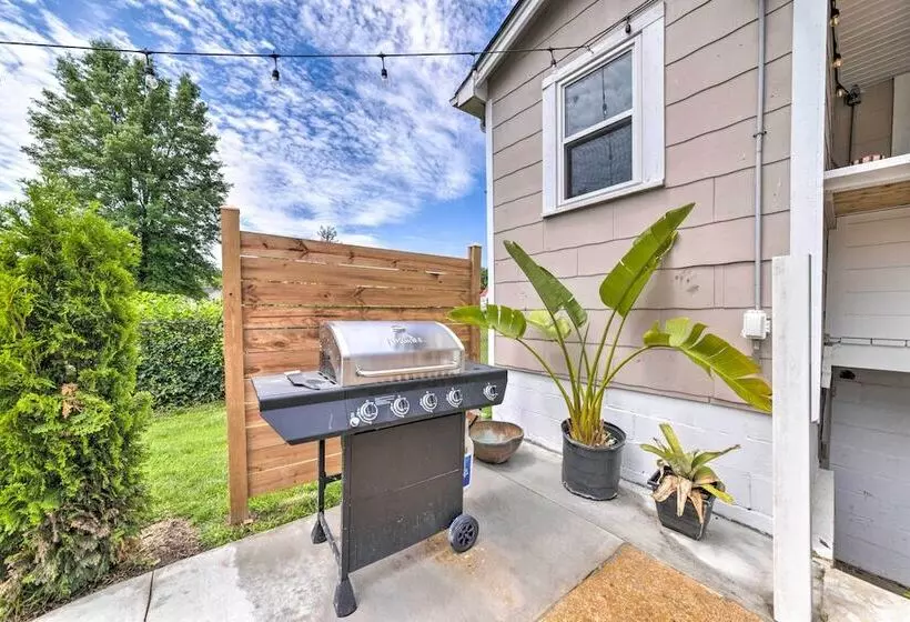 Lucky Dawg  Pet Friendly Abode Near St Louis!