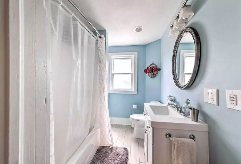 Lucky Dawg  Pet Friendly Abode Near St Louis!