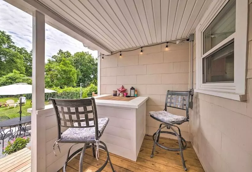 Lucky Dawg  Pet Friendly Abode Near St Louis!