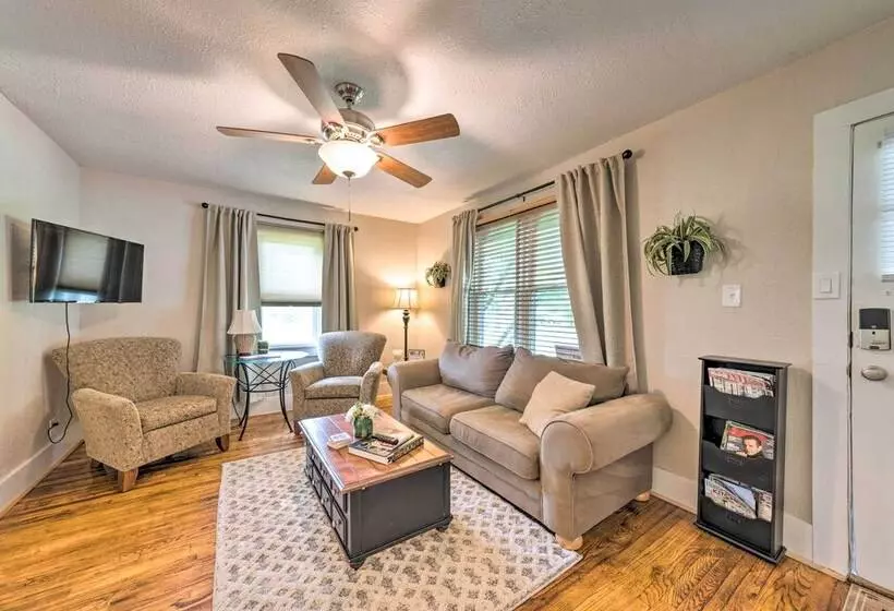 Lucky Dawg  Pet Friendly Abode Near St Louis!