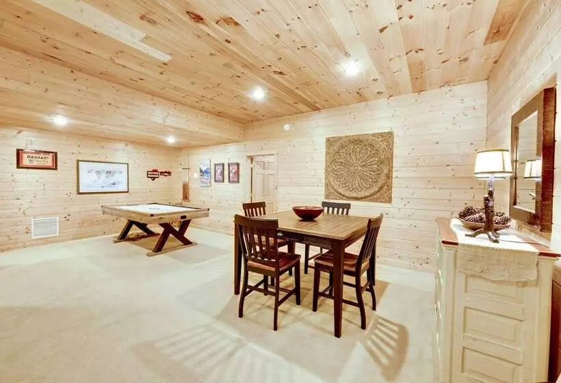 Luxury Cabin W/ Deck < 5 Miles To Sapphire Valley!