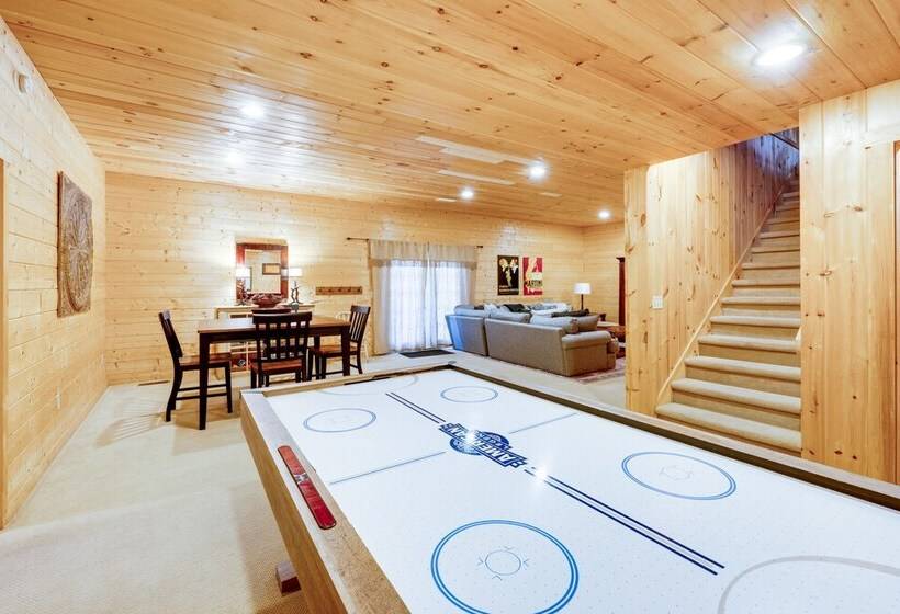 Luxury Cabin W/ Deck < 5 Miles To Sapphire Valley!